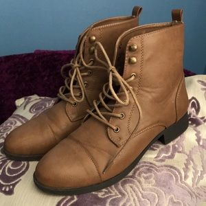 Combat boots